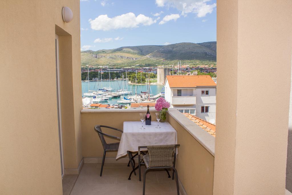 Apartments Maria Trogir Eksteriør billede