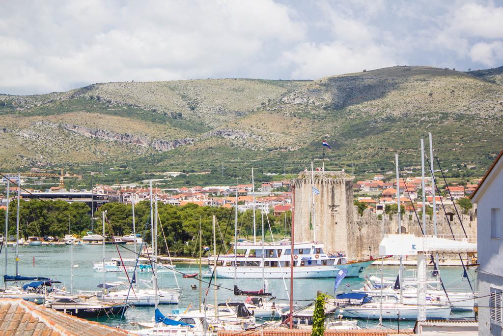Apartments Maria Trogir Eksteriør billede