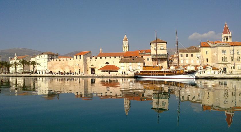 Apartments Maria Trogir Eksteriør billede