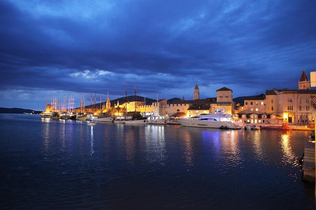Apartments Maria Trogir Eksteriør billede